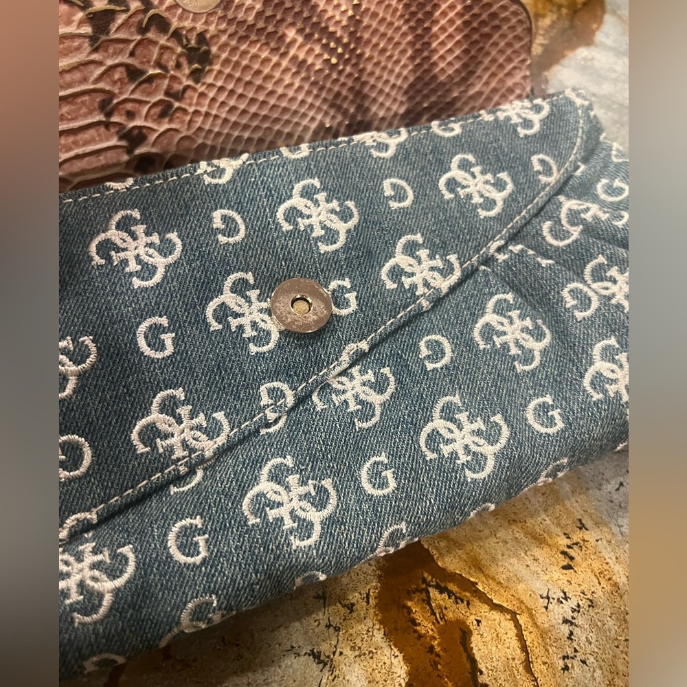 Guess by Marciano 💙 Denim Jacquard Logo Signature Jewels Snake Wallet/Clutch 🤎 - Picture 9 of 10